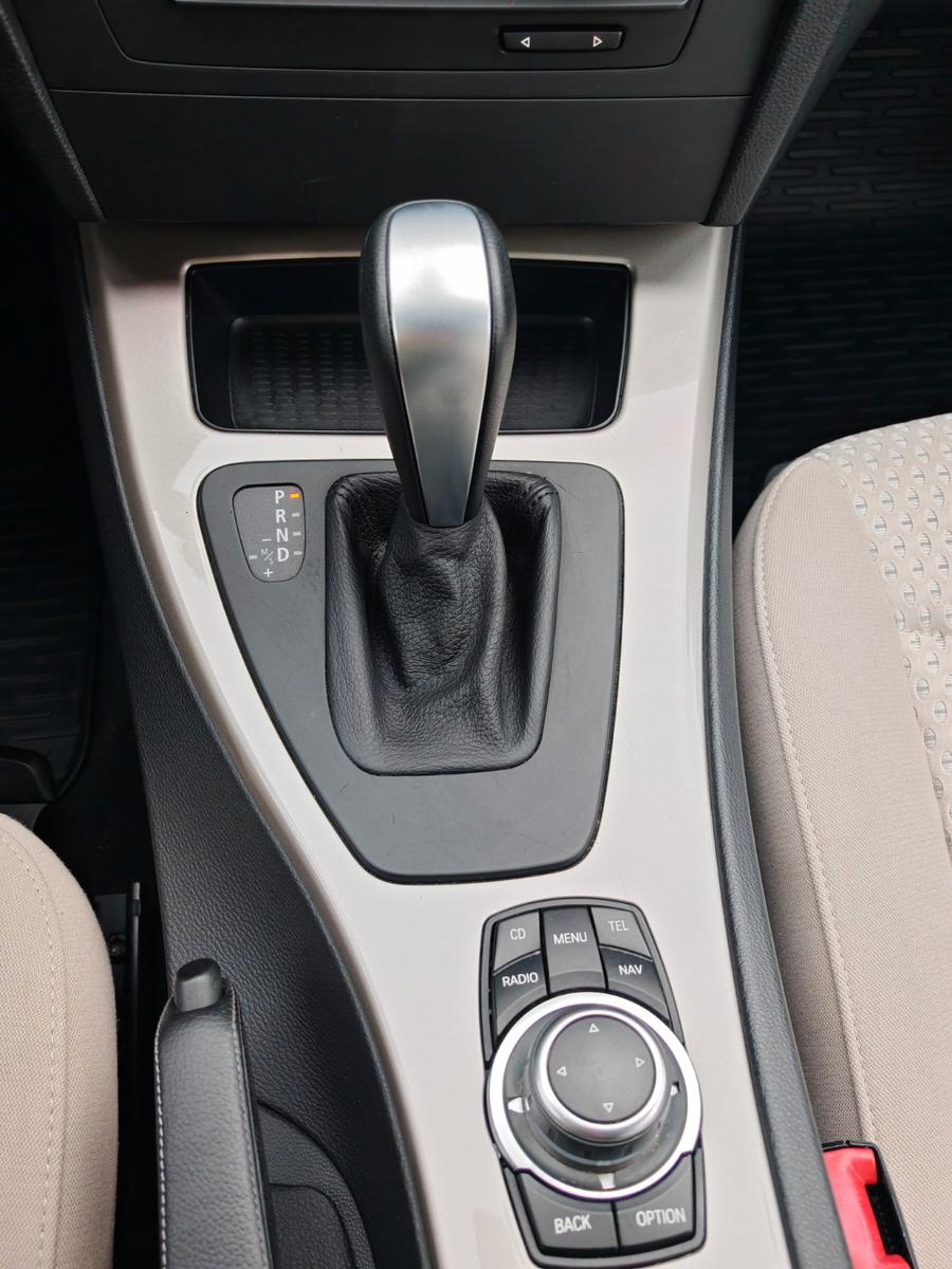 BMW 318 2011 — photo 29