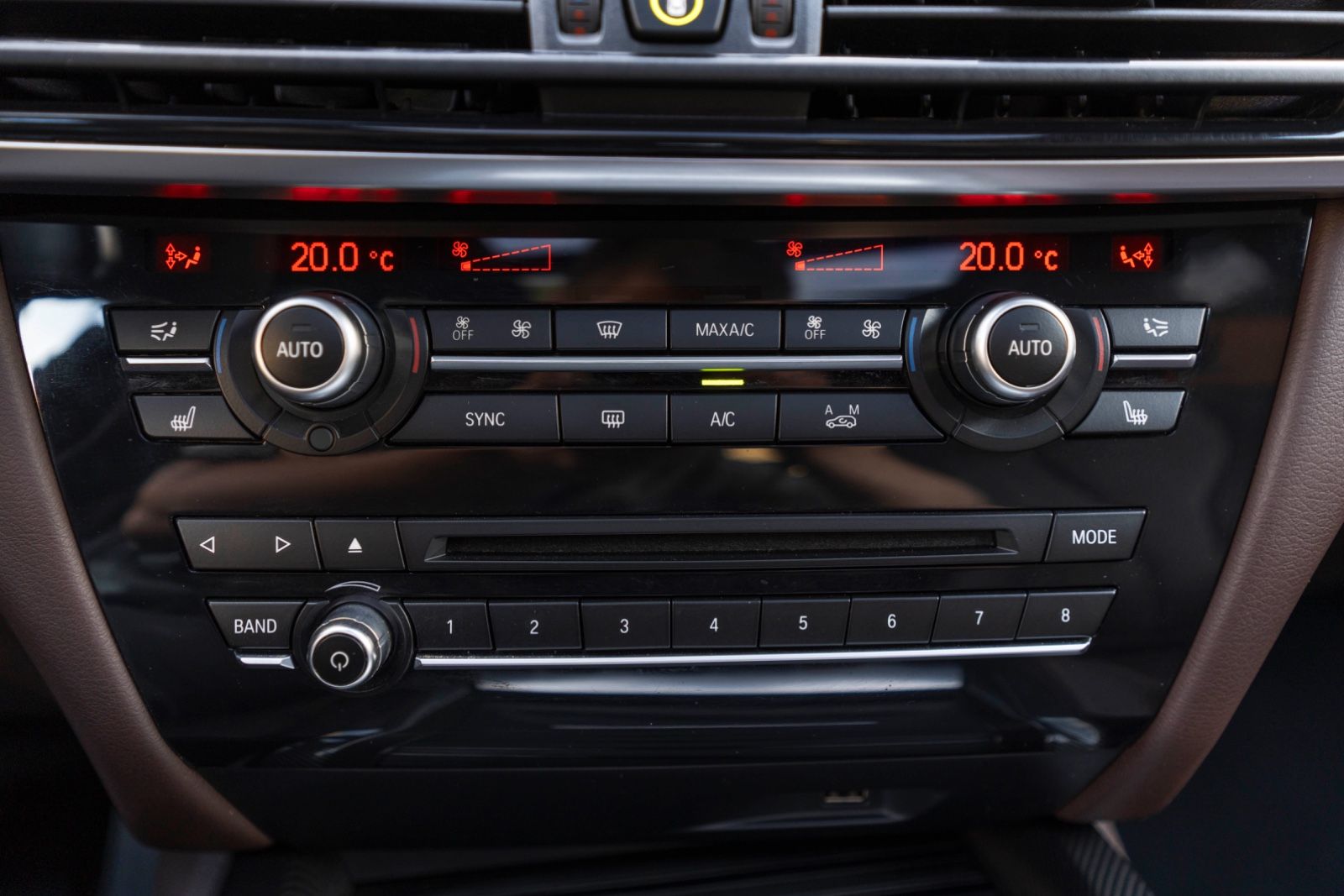 Fahrzeugabbildung BMW X5 xDrive50i M-SPORTPAKET HUD H&K CARPLAY 360°