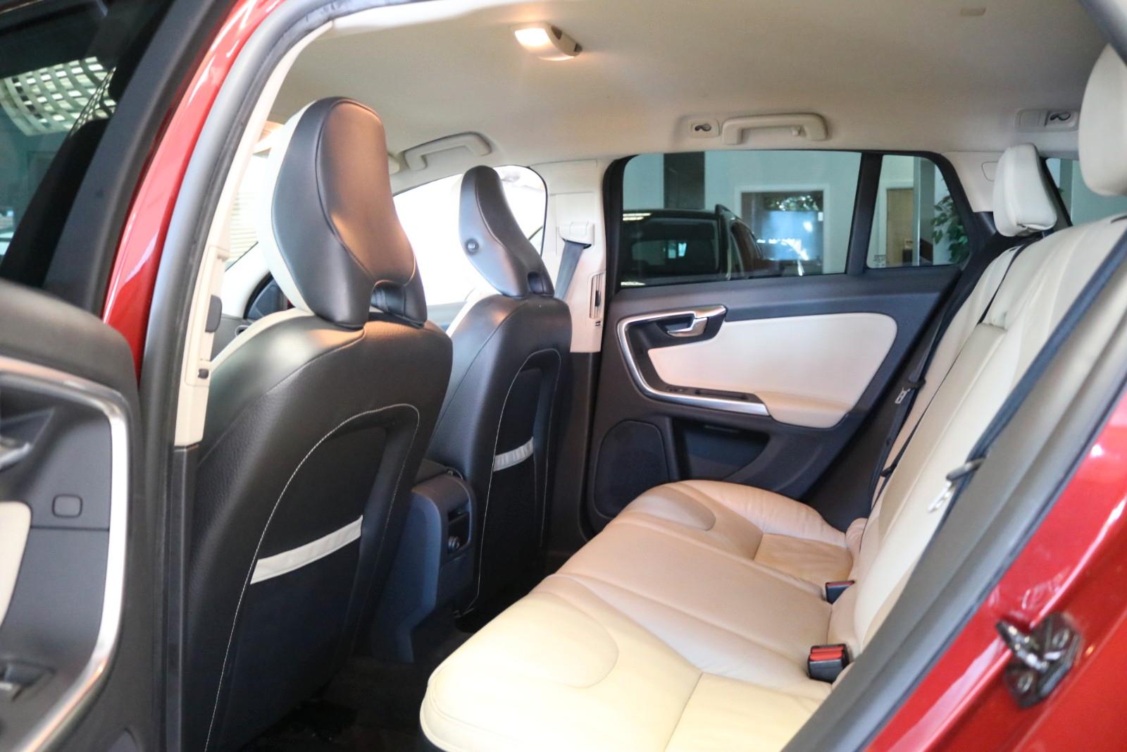 Volvo V60 2011 — photo 29