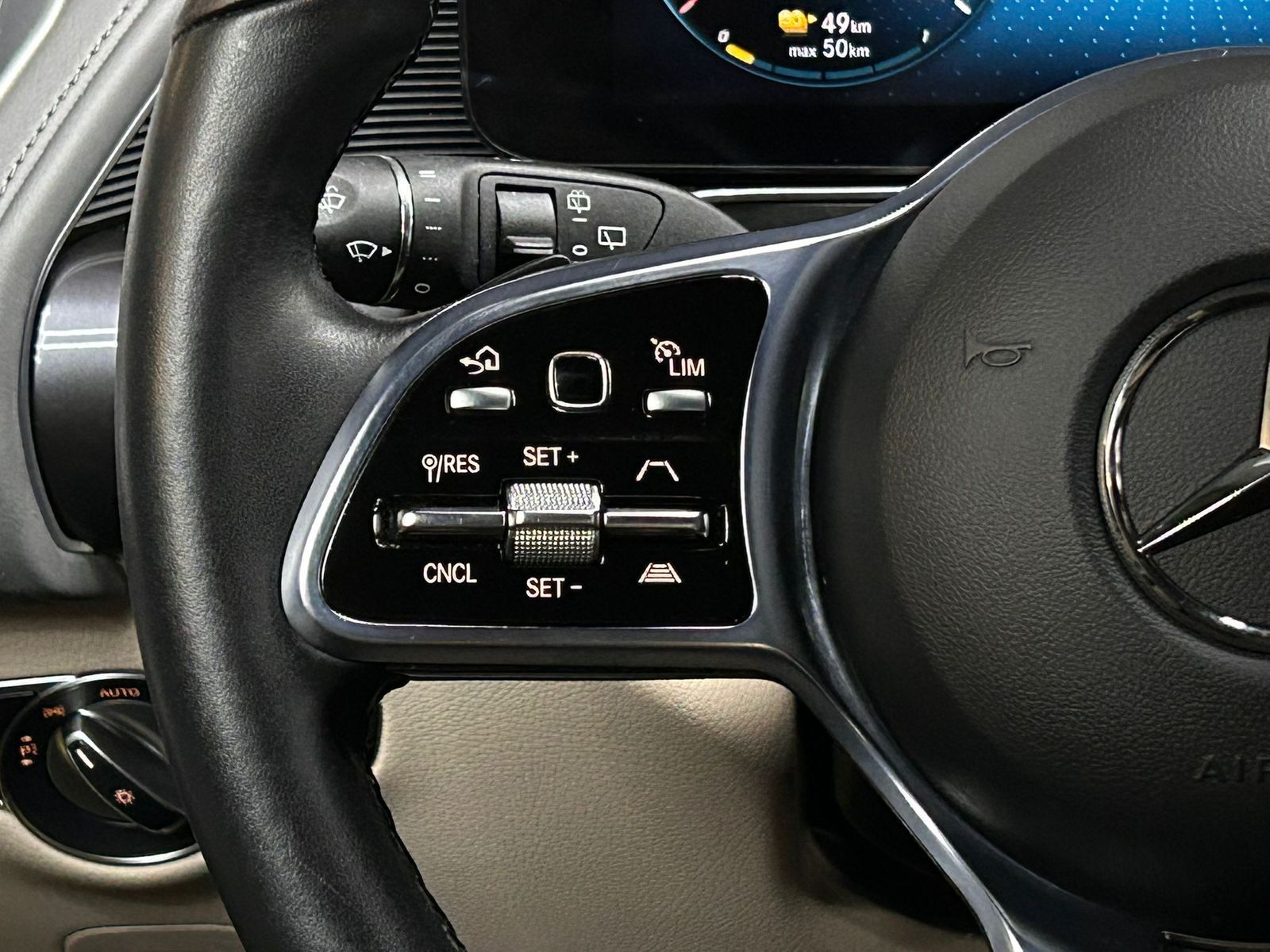 Fahrzeugabbildung Mercedes-Benz EQC 400 4M WIDES+MULTIB+HEAD+ACC+SHZ+AHK+WP+360+