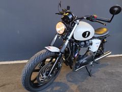 TRIUMPH Bonneville Thruxton Umbau +++ HIGHSIDER + RIZOMA