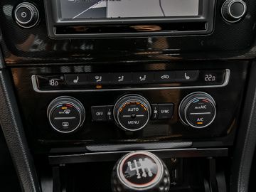 Volkswagen Golf VII GTI Performance BMT Navi Winterräder
