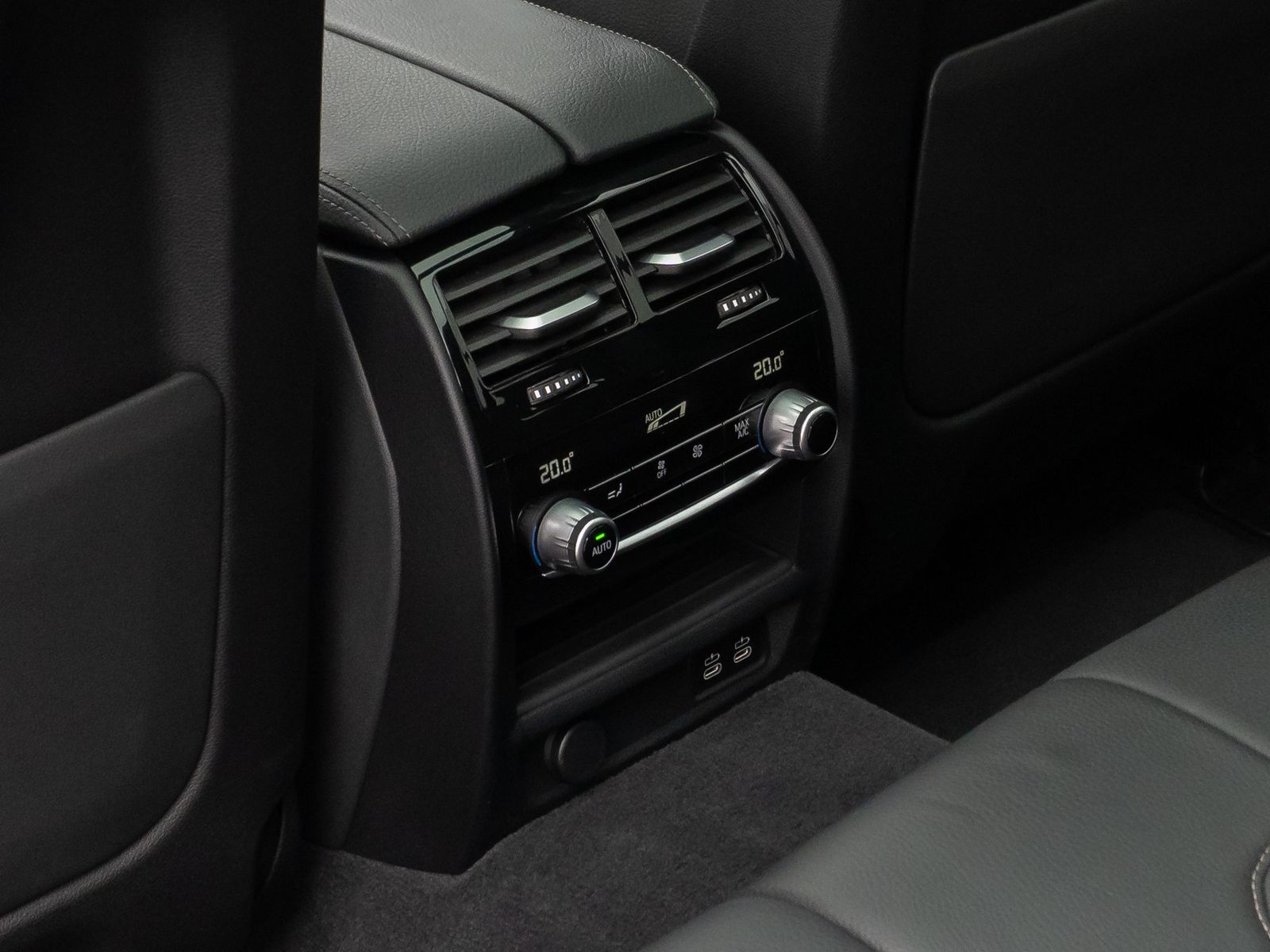 Fahrzeugabbildung BMW 520d xD M Sport Panorama Kamera DAB H/K Alarm