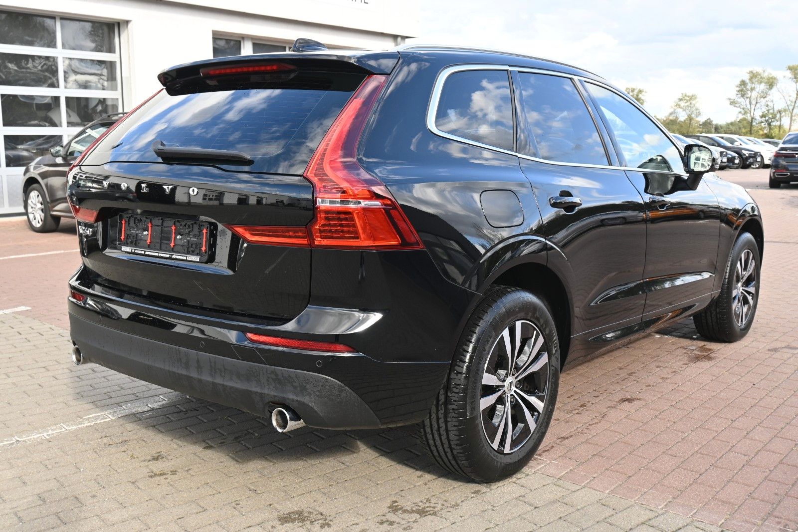 Fahrzeugabbildung Volvo XC60 Momentum Pro FWD *NAV*TEMPO*LED*RFK*