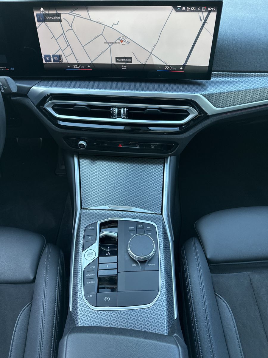 Fahrzeugabbildung BMW 320d Touring M-Sport NAV+LED+ACC+PANO+H&K+KAMERA