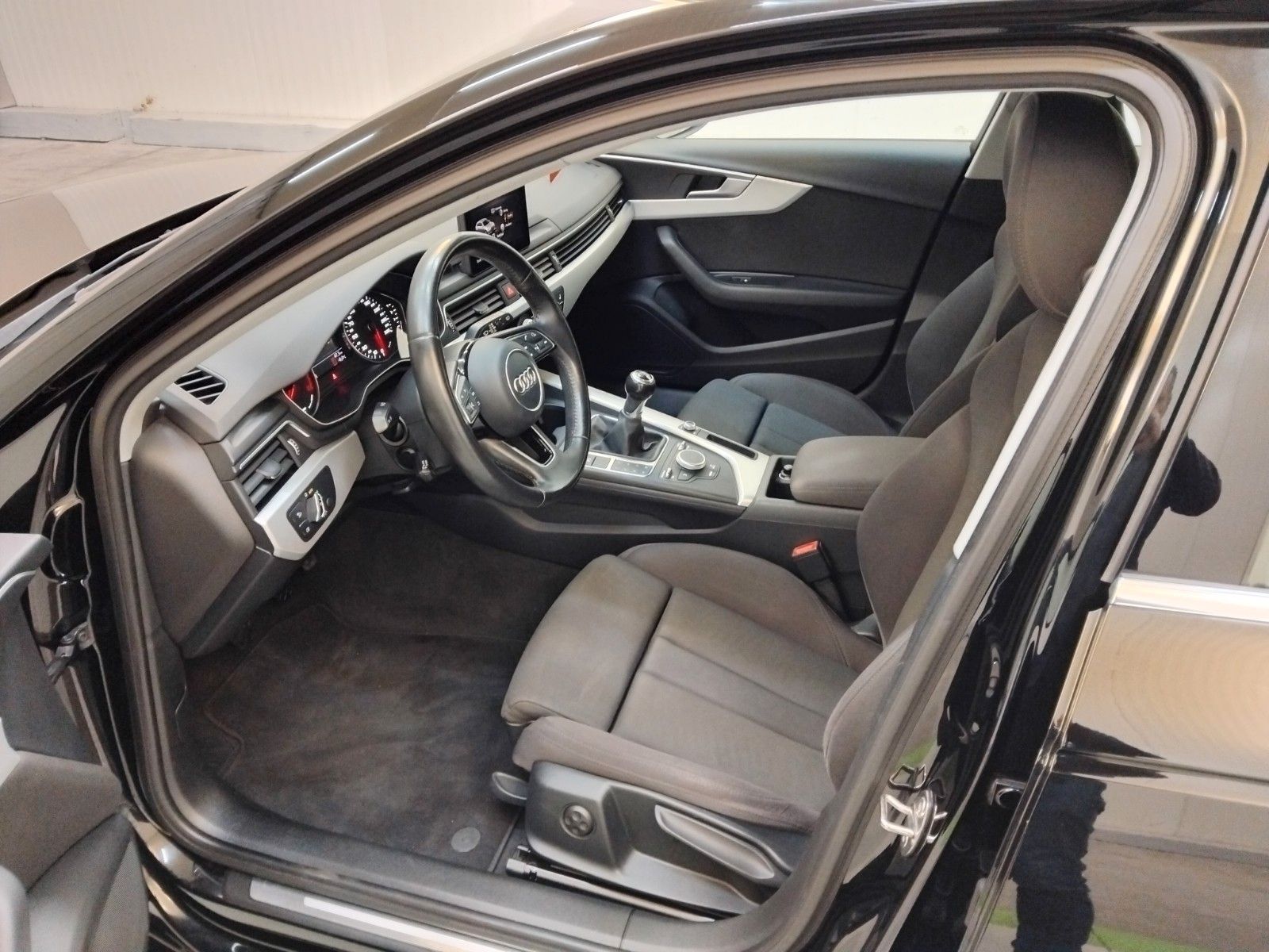 Audi A4 (06/2026, Benzin)
