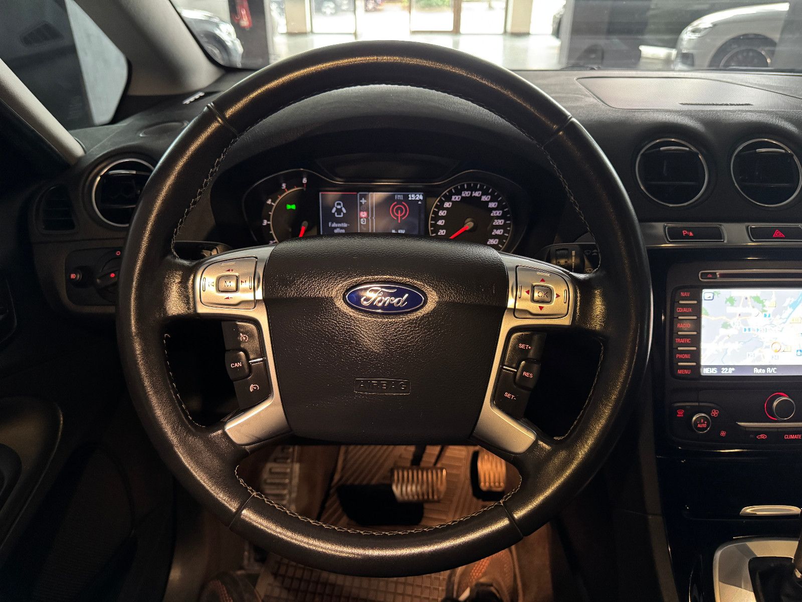 Fahrzeugabbildung Ford S-MAX AUTOMATIK SPORTPAKET TITANIUM X VOLL