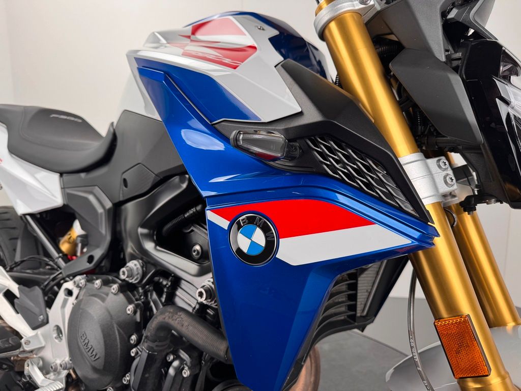 Fahrzeugabbildung BMW F900 R *VOLLAUSSTATTUNG *NEUWERTIG