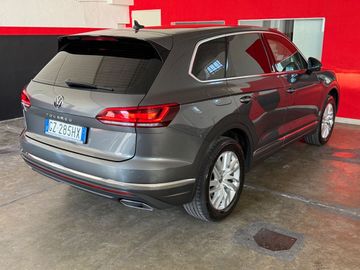 Volkswagen Touareg - 5