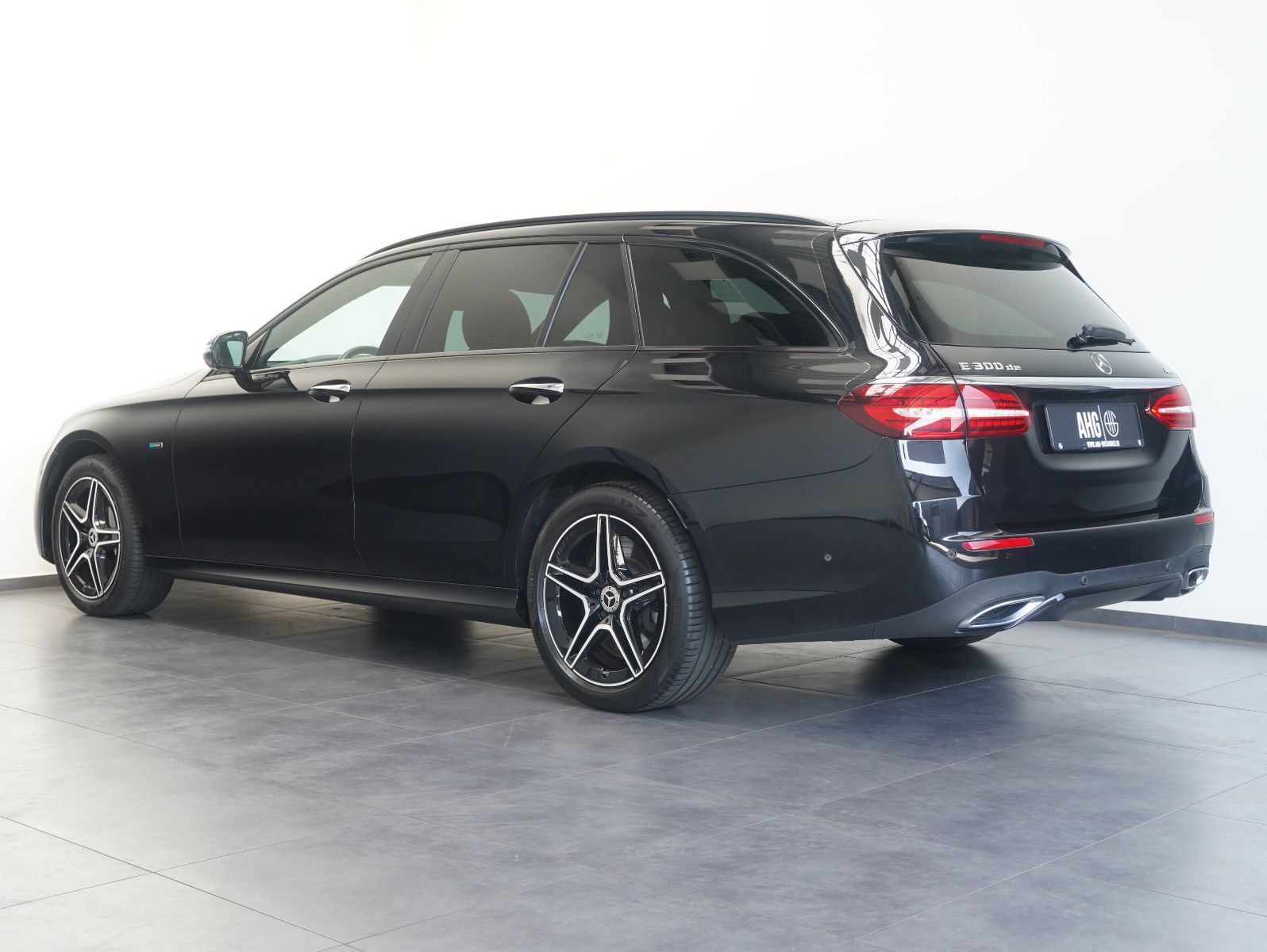 Fahrzeugabbildung Mercedes-Benz E 300 de T 4Matic AMG Line DISTRONIC/PANORAMA