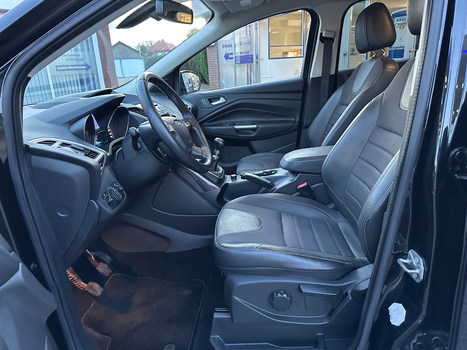 Fahrzeugabbildung Ford Kuga 2.0 TDCi Titanium AHK/Navi/SHZG/GRA