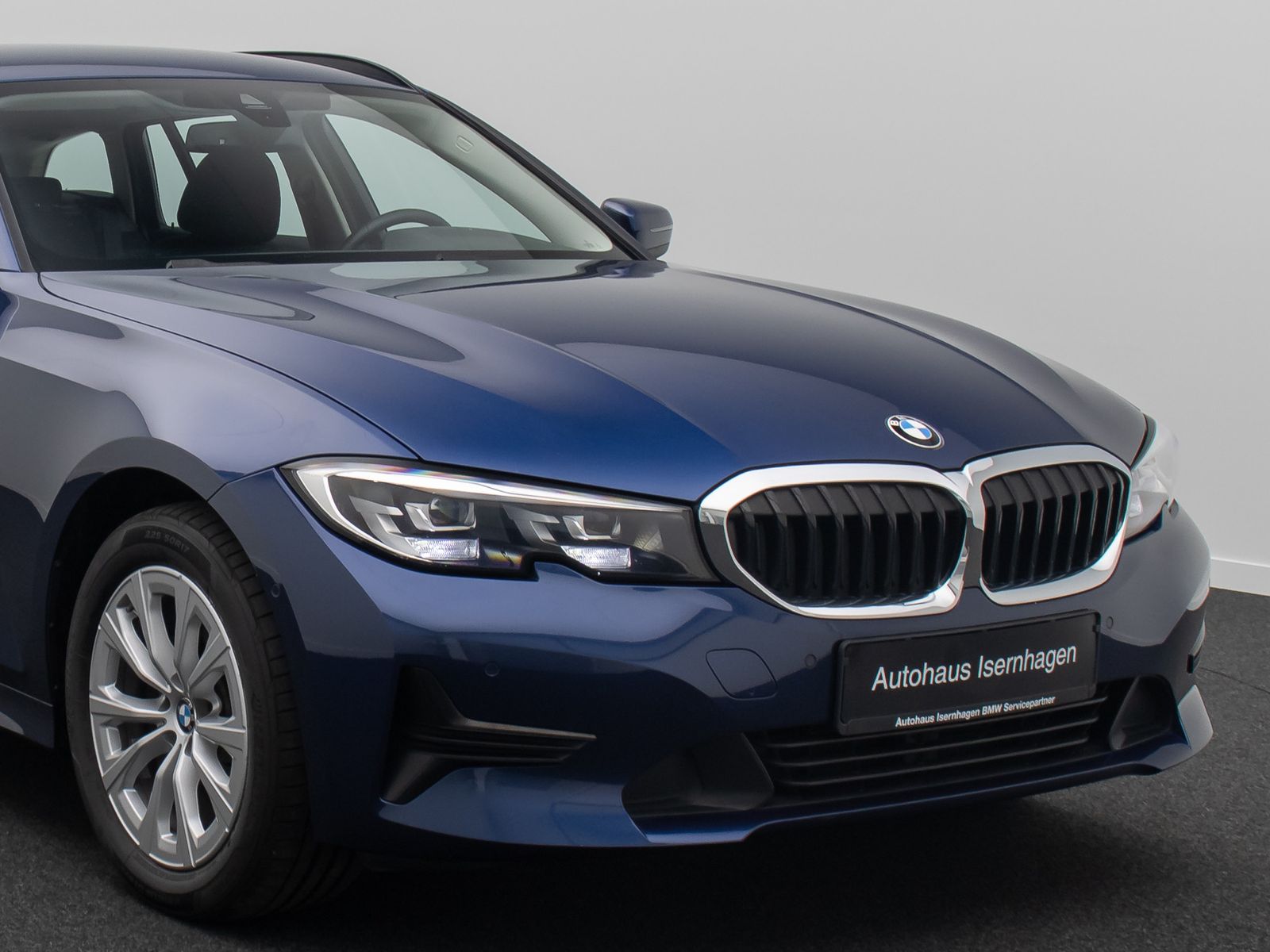 Fahrzeugabbildung BMW 320d GeschwindigReg HiFi Kamera LED CockpitPlus