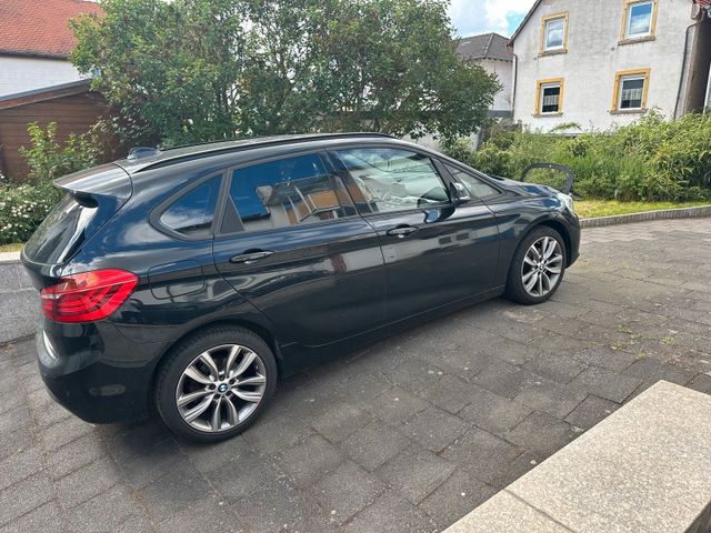 BMW 218d Active Tourer/LED/NAVI/AHK