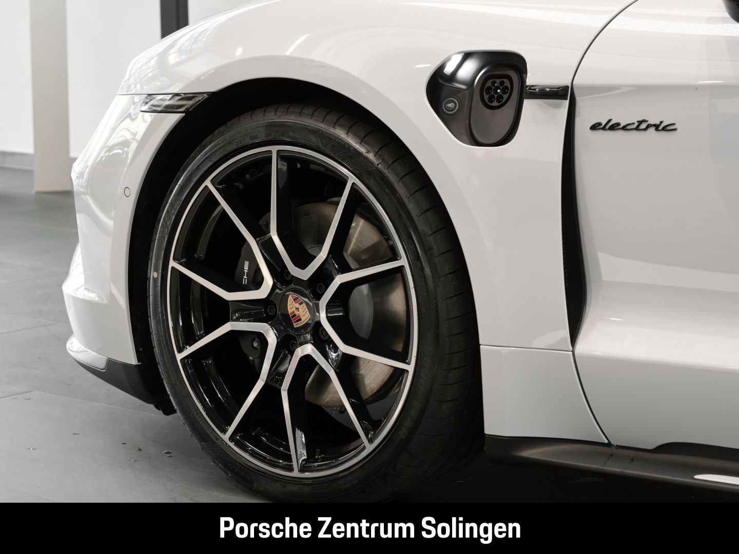 Porsche Taycan 4 Black Edition PANO SportDesign 21'' Bei foto 10