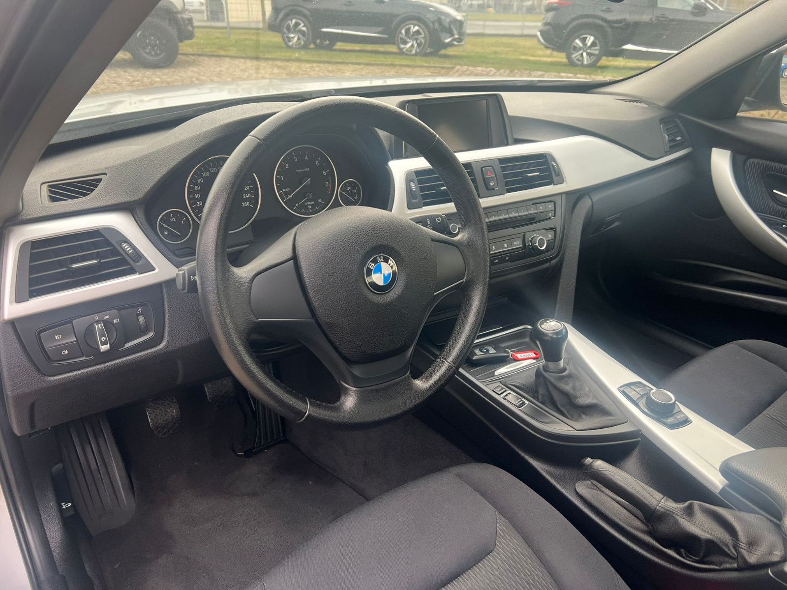 Fahrzeugabbildung BMW 316i Limousine 1.6 KLIMA+XENON+SHZ+NAVI+TÜV-NEU