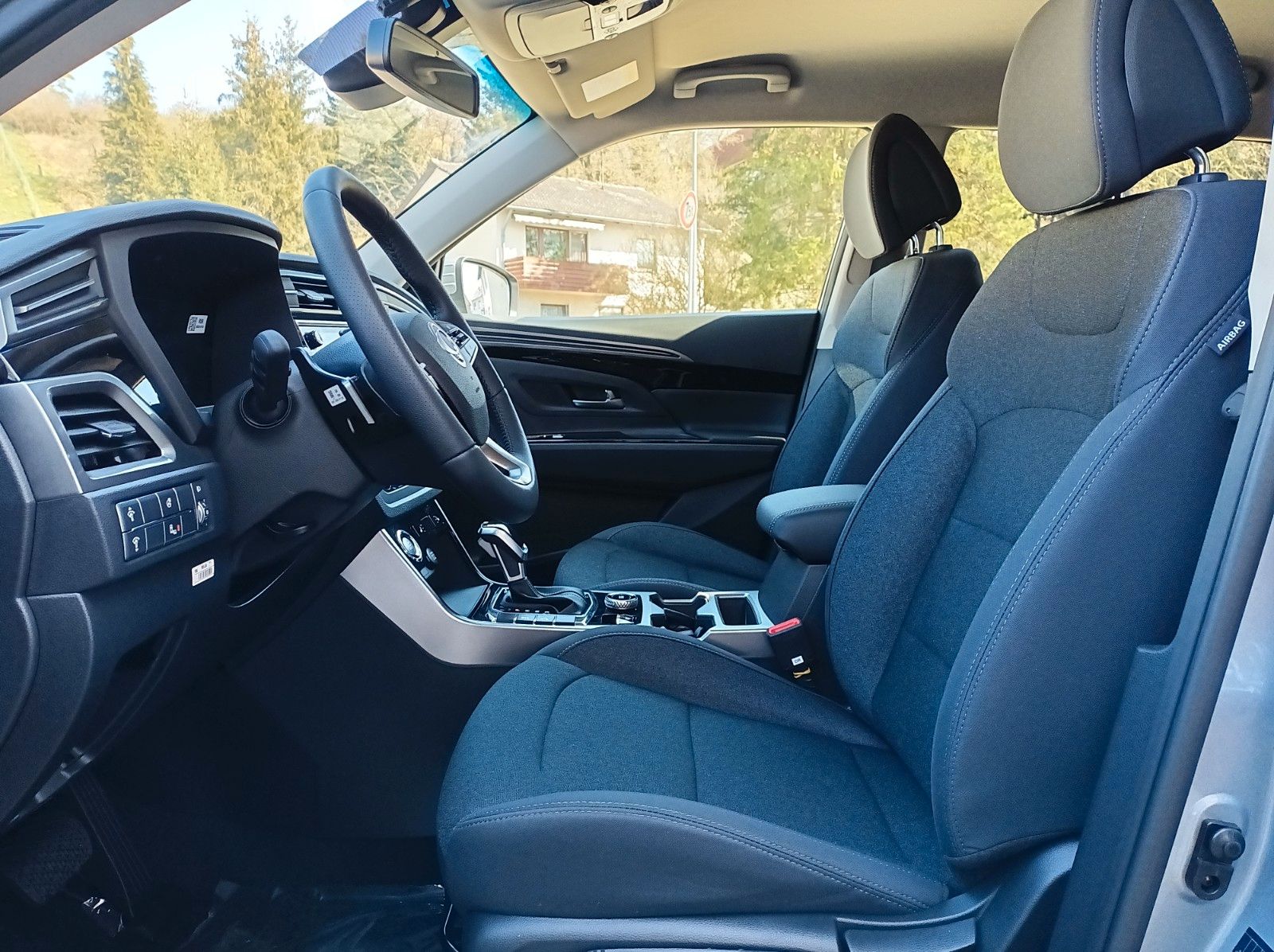 Fahrzeugabbildung KGM KORANDO+BLISS+LH+KEYLESS GO+KAMERA+SH+LED+KLIMA2
