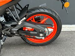 QJ MOTOR SRK 125 S Pro ABS + USB + LED + 15 PS