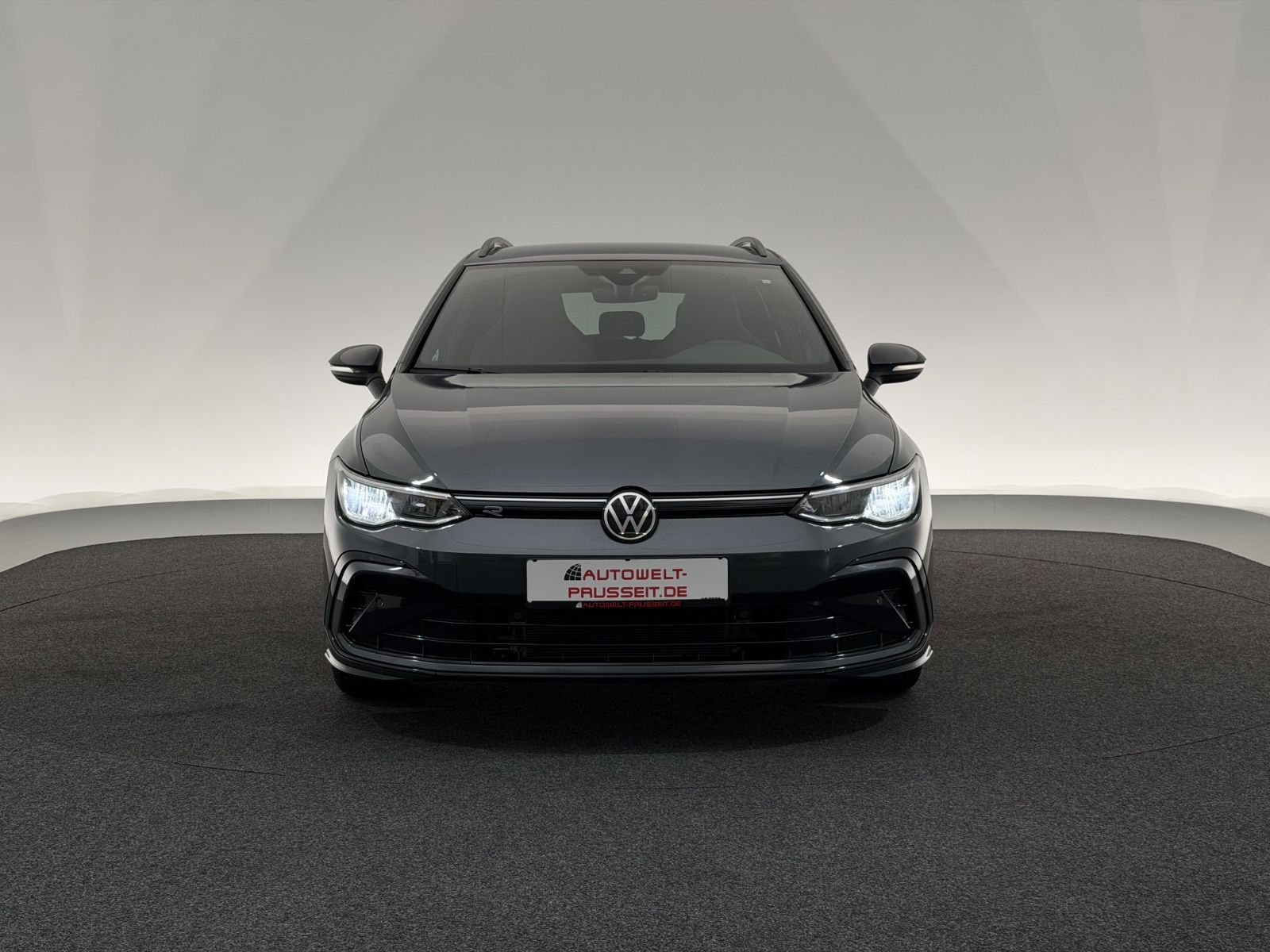 Volkswagen Golf VIII Var. 1.5 eTSI*R LINE*LED-ACC-R.KAM-APP imagem 2