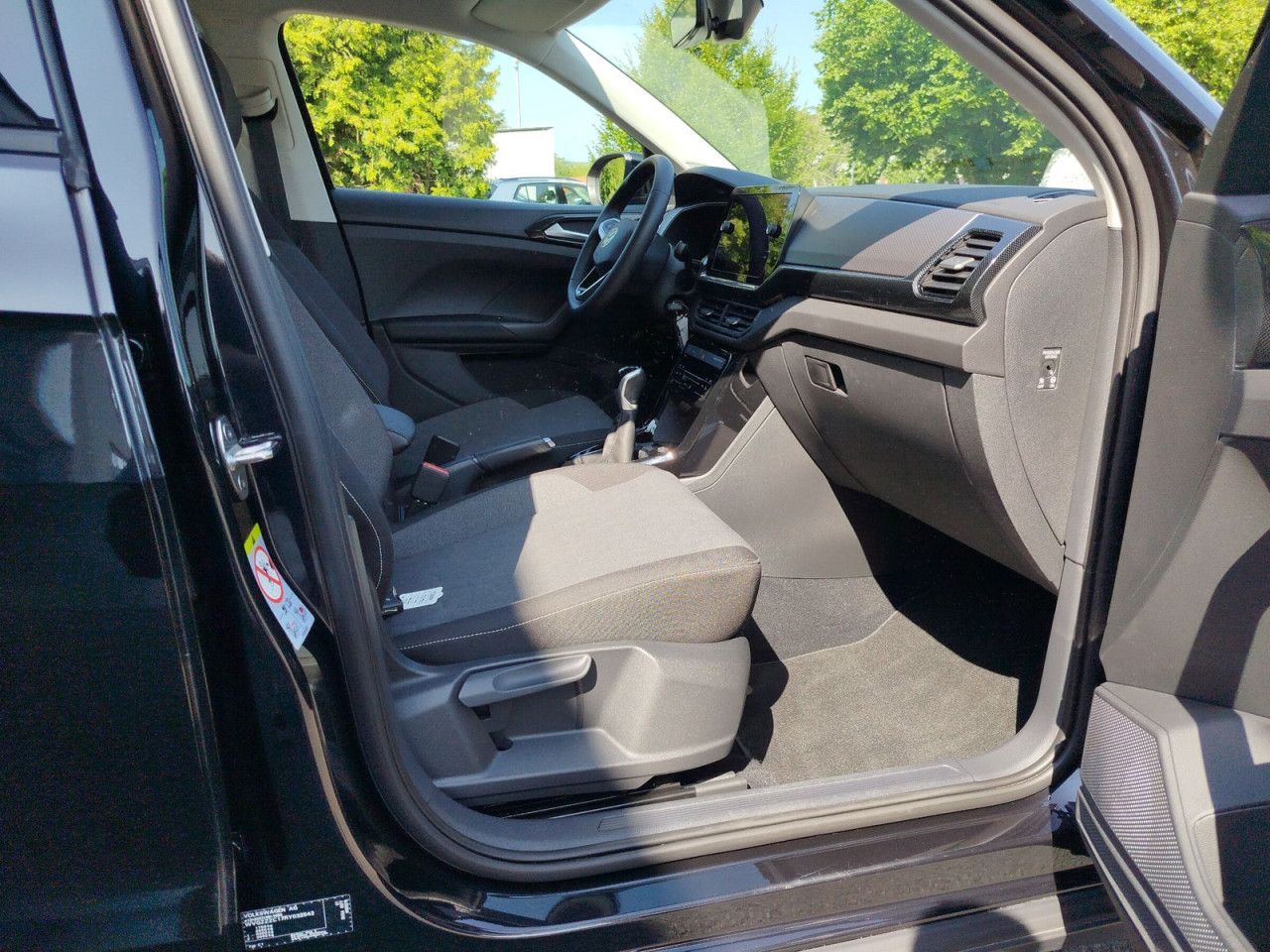 Fahrzeugabbildung Volkswagen T-Cross Life 1.0 B 085 TSIM6F, Navigation