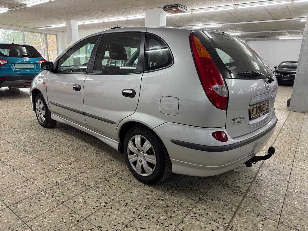 Nissan Almera Tino