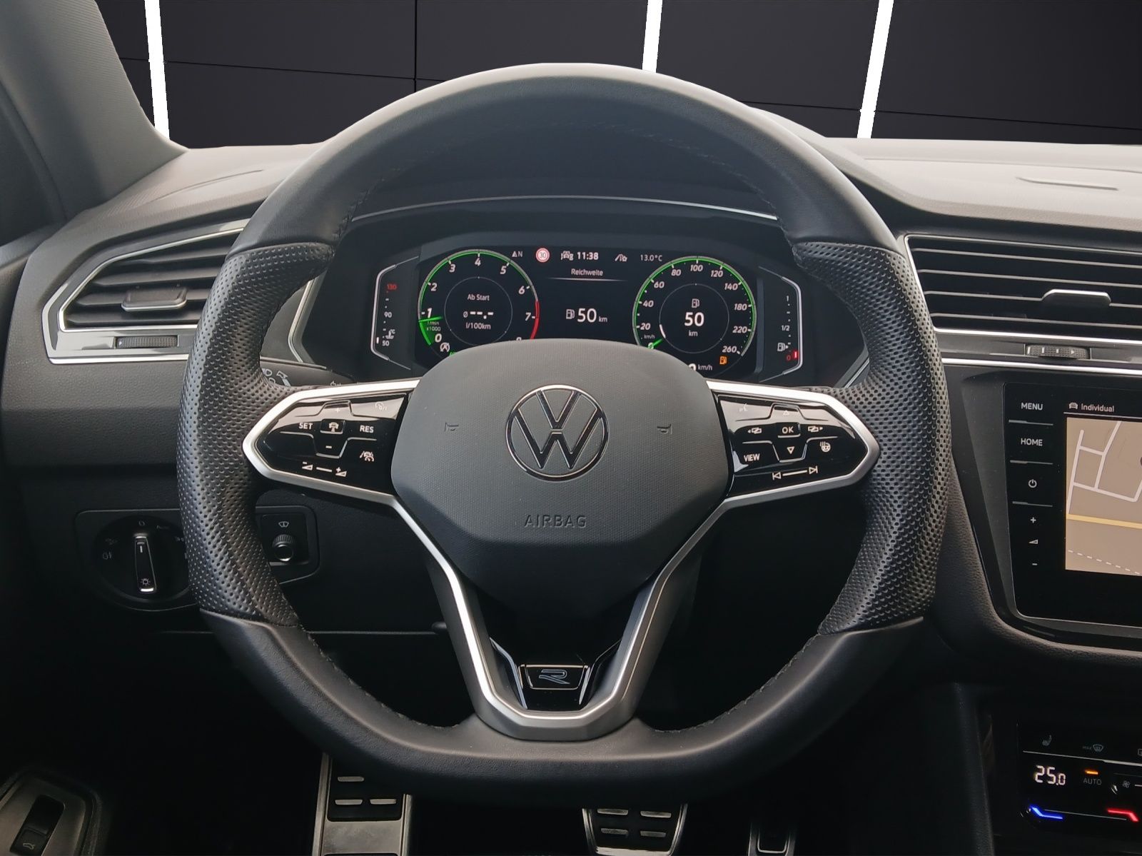 Fahrzeugabbildung Volkswagen Tiguan Allspace TSI R-Line DSG 4M Matrix AHK Nav