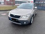 Skoda Octavia Scout 4x4 2.0 TDI AHK - Skoda Octavia aus 2011: Scout