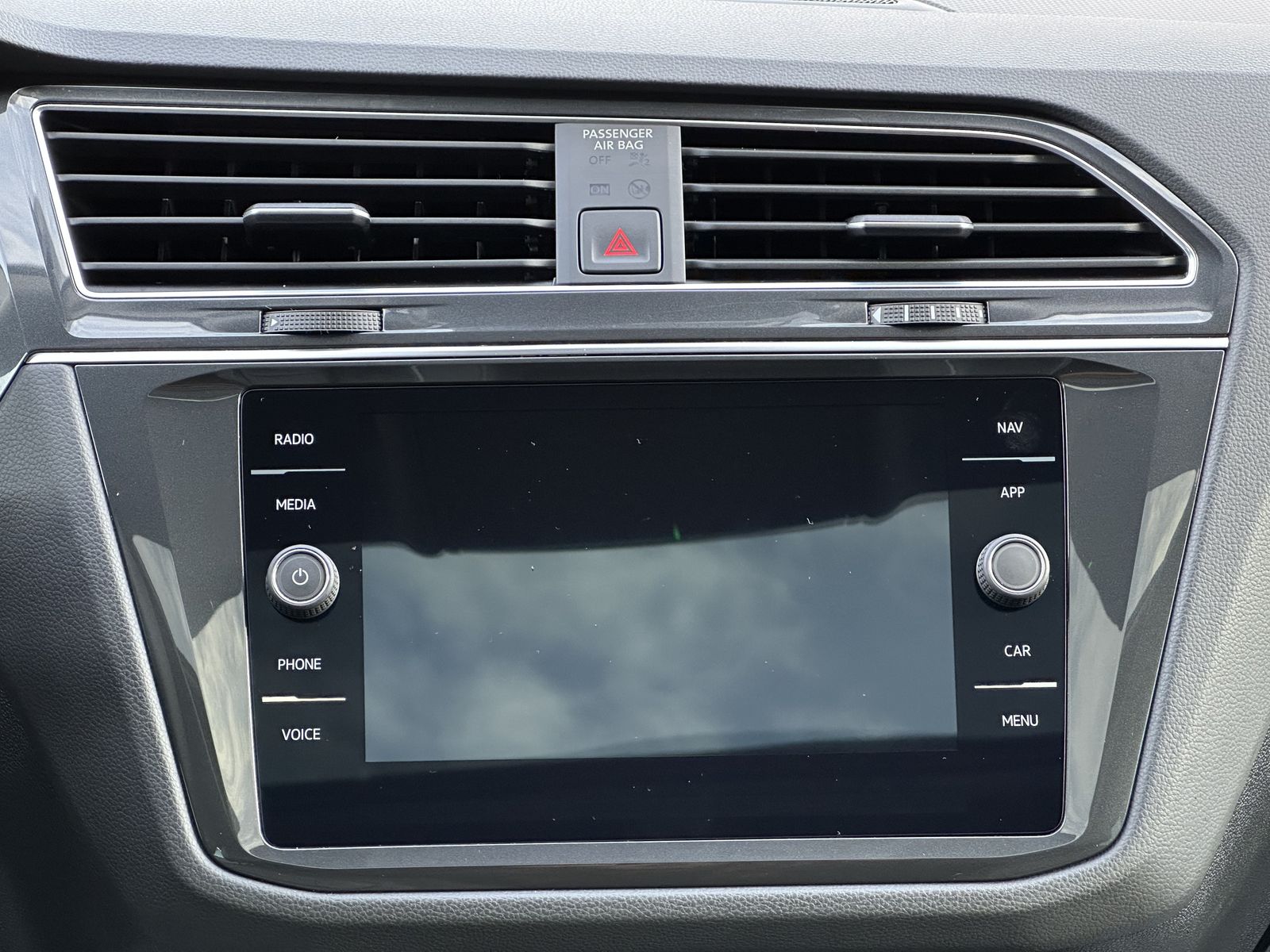 Fahrzeugabbildung Volkswagen Tiguan 4M Elegance NAV+LED+AHK+PANO+VCOCK+HEADUP