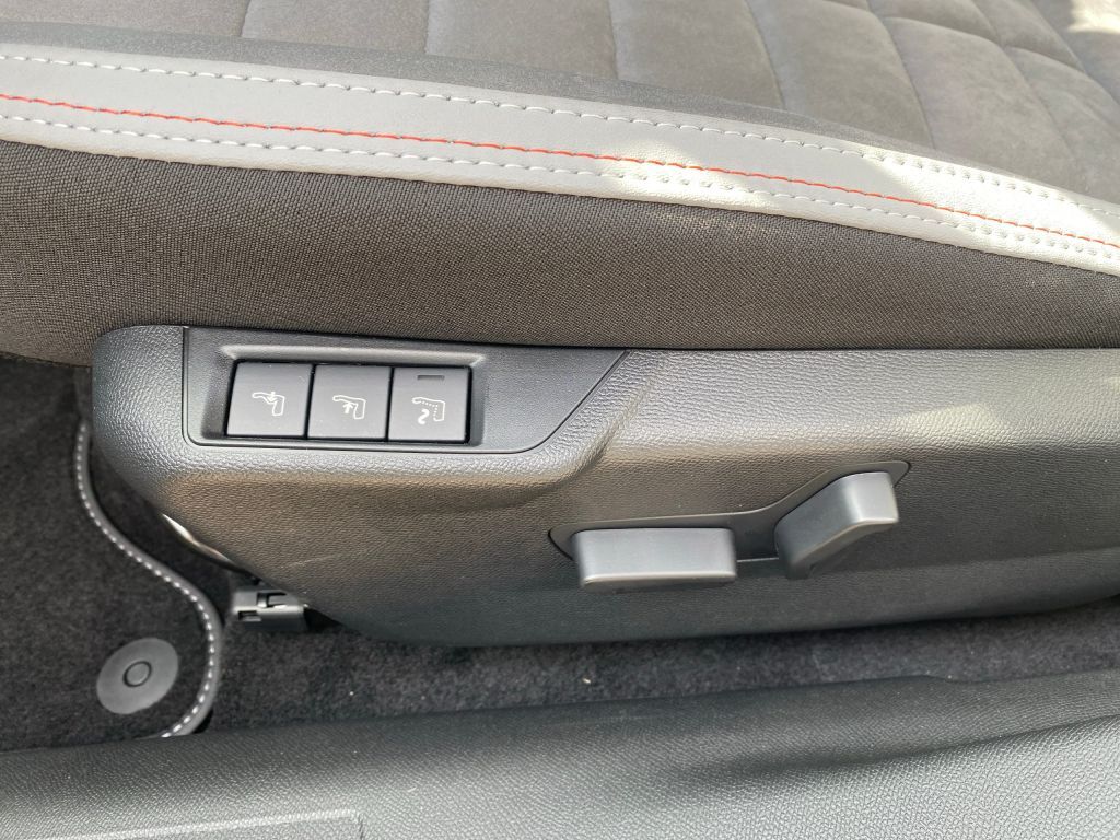 Fahrzeugabbildung Citroën C4 Hybrid 145 Automatik MAX *Winter-Pak*Alcantar