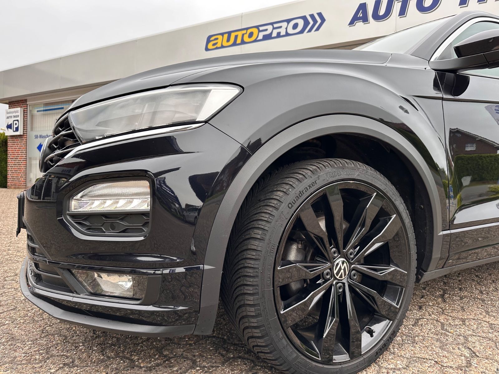 Fahrzeugabbildung Volkswagen T-Roc R Line 2.0 TDI DSG AHK/Beats/Navi/App/19"
