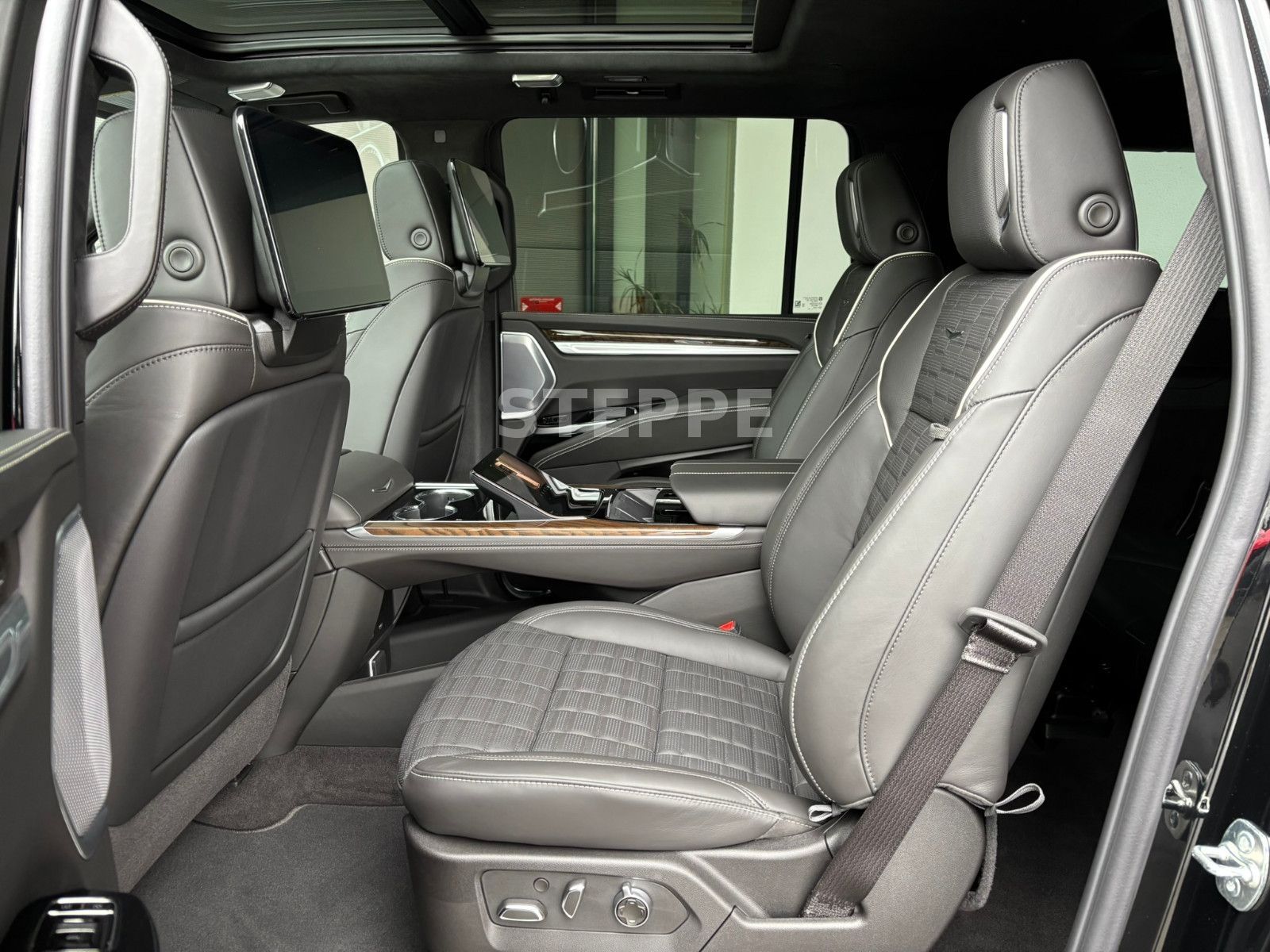 Cadillac Escalade  MY26 6.2 V8 ESV Platinum Luxury 24"