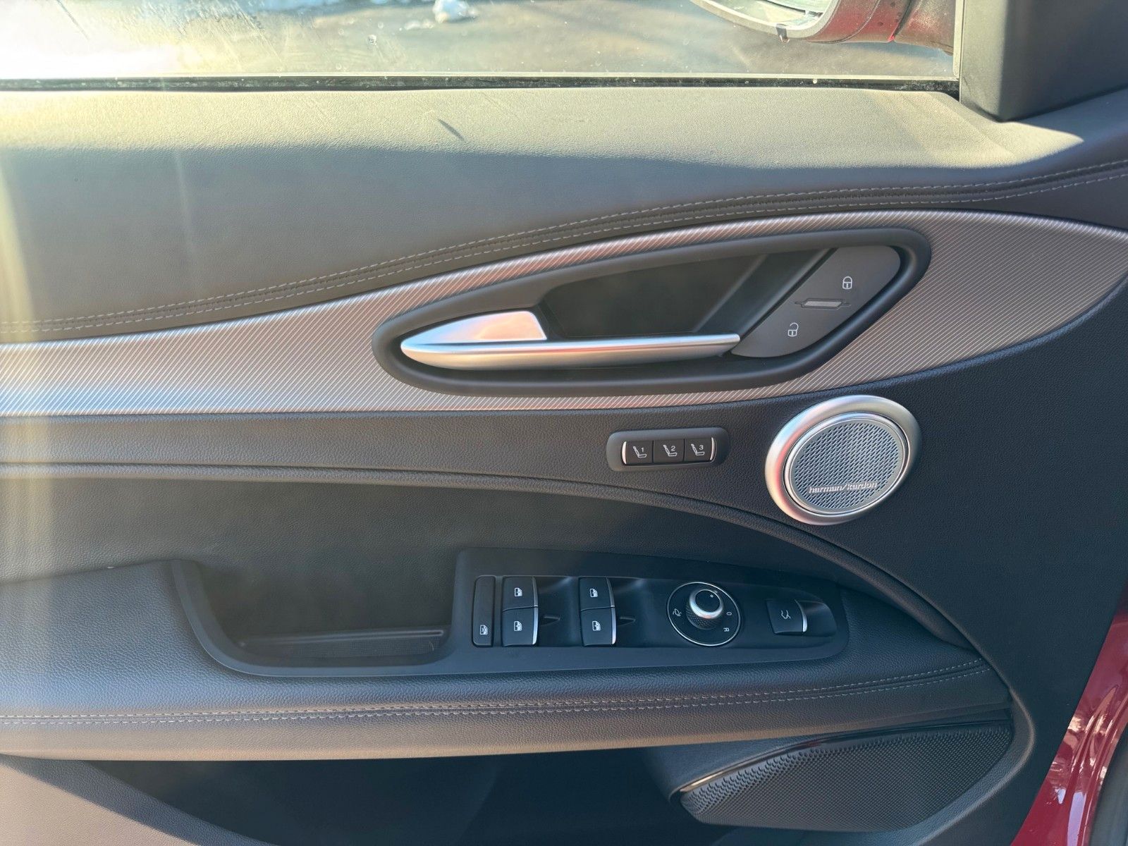 Fahrzeugabbildung Alfa Romeo Stelvio VELOCE 280 PS Glasdach Memory Navi