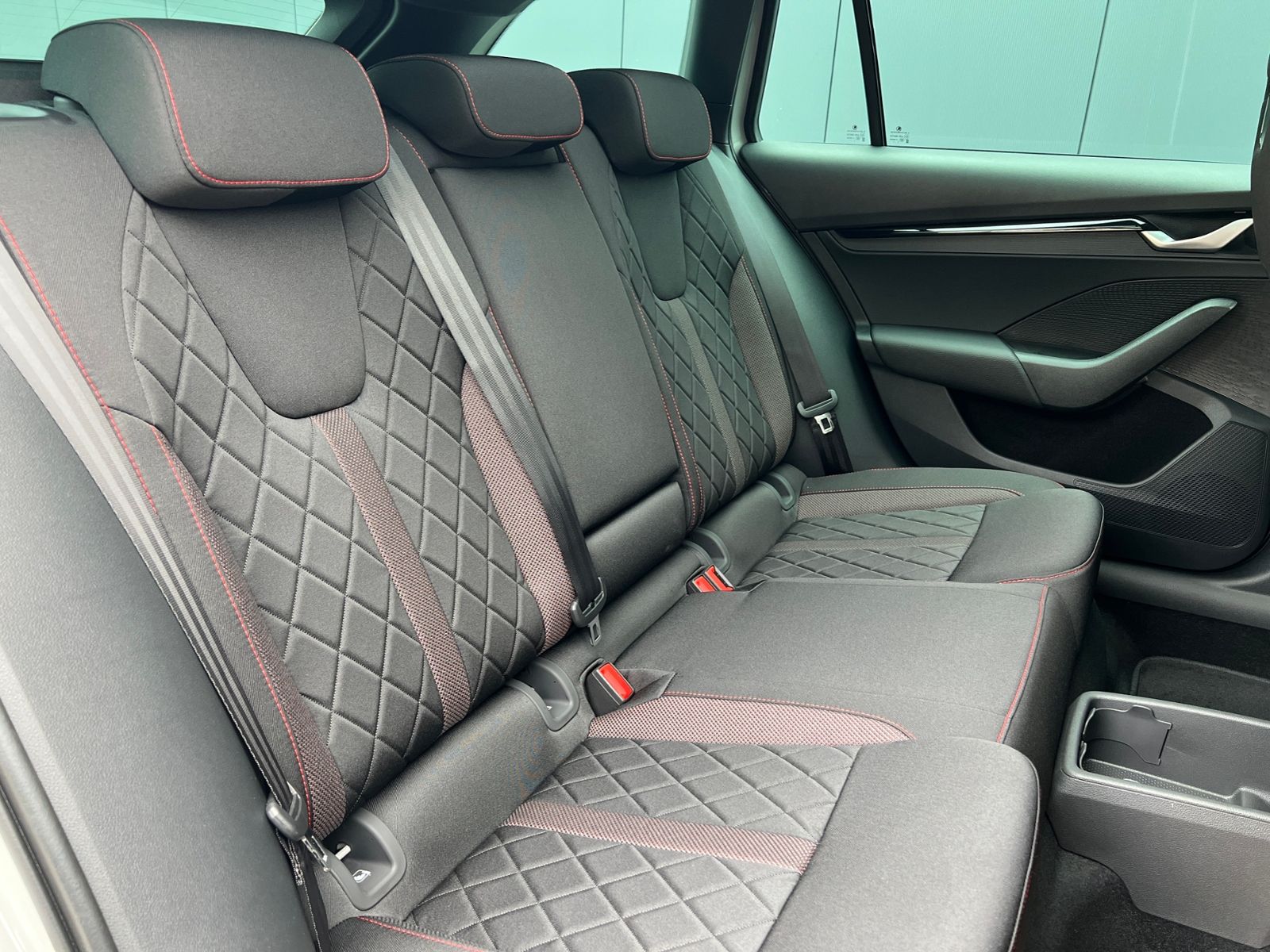 Fahrzeugabbildung SKODA Octavia Combi RS 2,0 TSI DSG *AHK, ACC, Matrix,