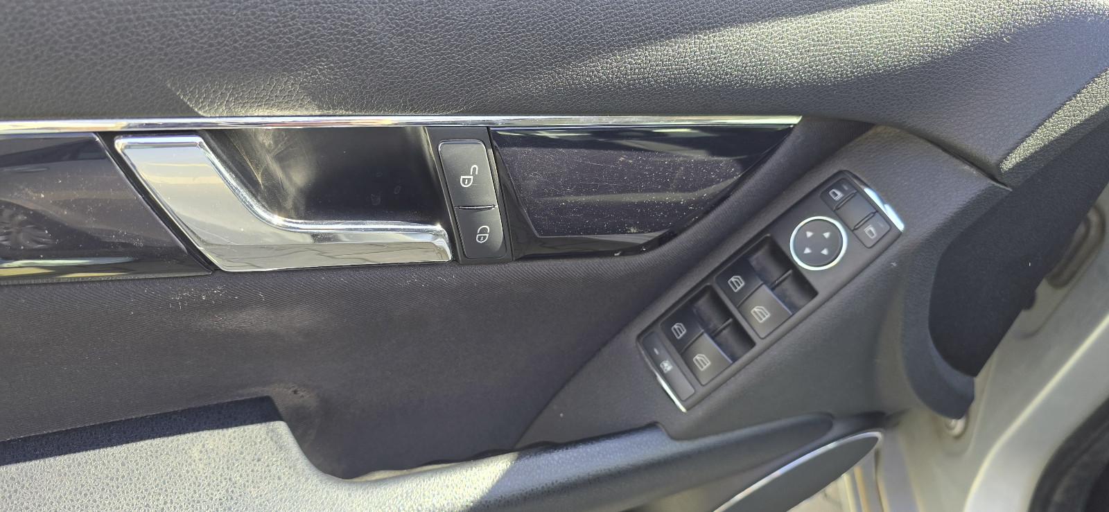 Mercedes-Benz C200 2009 — photo 14