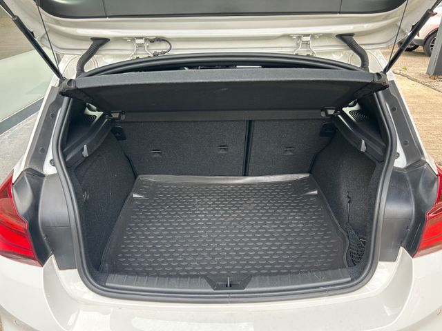 Fahrzeugabbildung BMW 118 M Sport Shadow Line+Leder+Navi+CarPlay+LED
