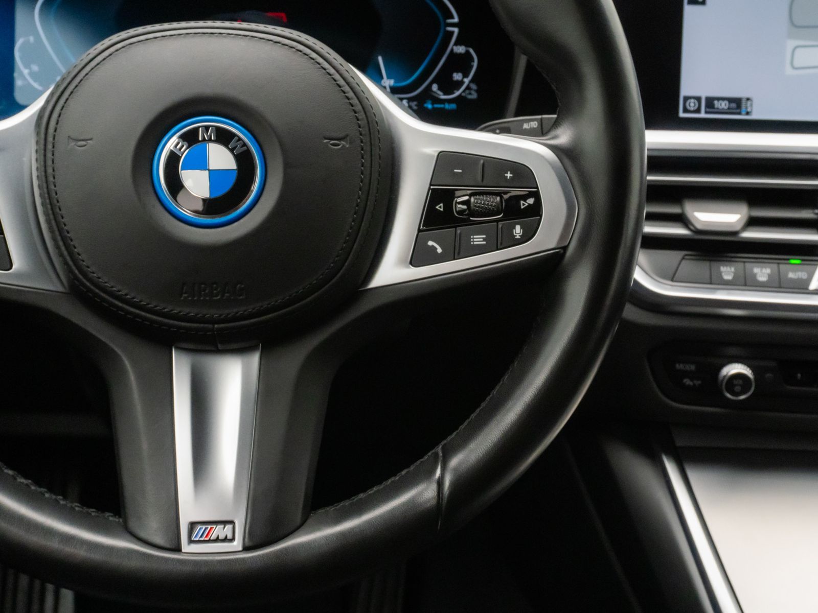 Fahrzeugabbildung BMW 320e Alarm LED DAB Panorama Leder M Sportleder