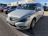Mercedes-Benz B220 4Matic *Automatik*Leder*Navi*RFK*AHK*LED - Mercedes-Benz B 220 mit Benzin-Antrieb: Limousine, Automatik