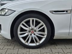 Fahrzeugabbildung XF AWD Automatik
