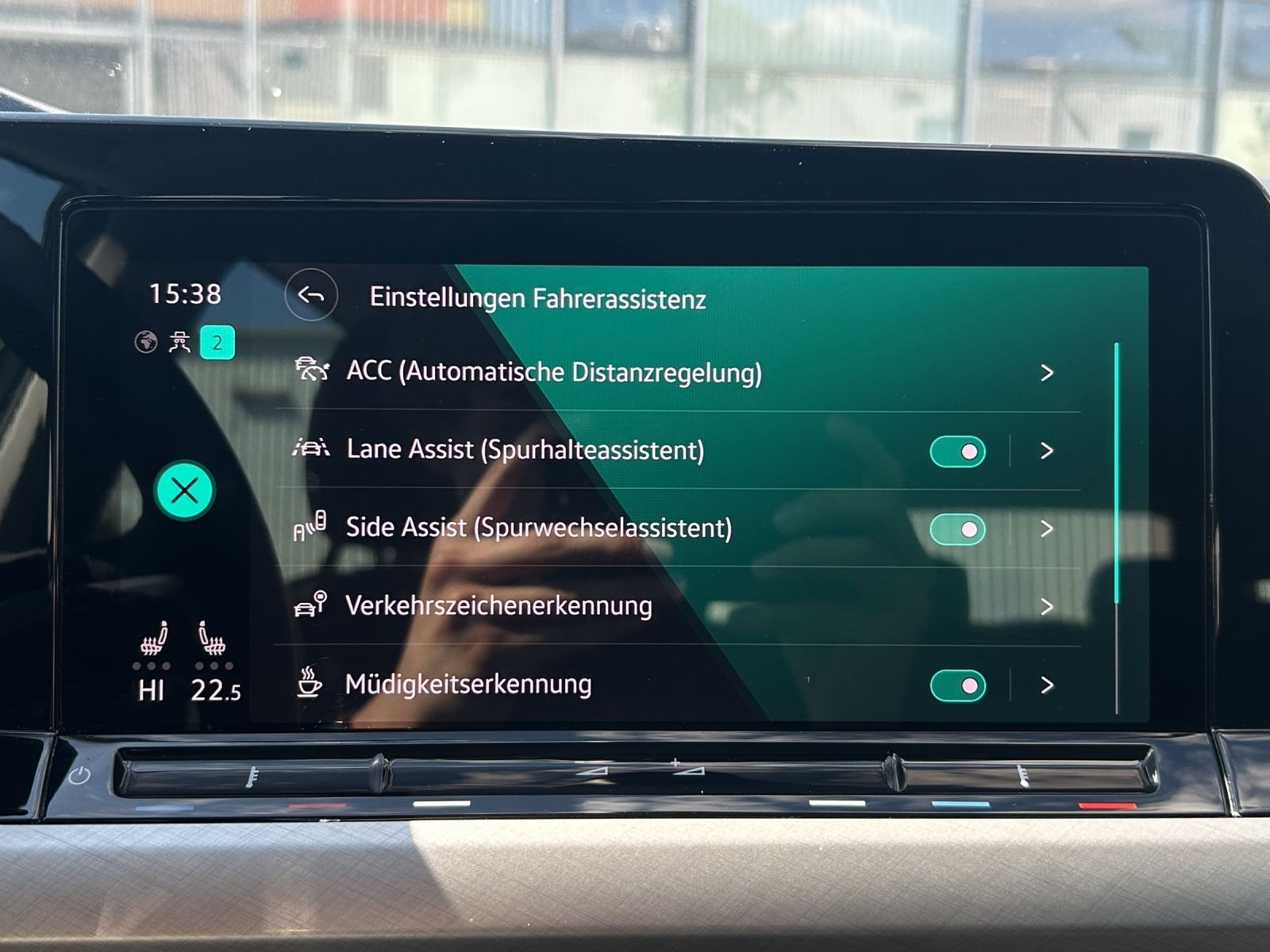 Fahrzeugabbildung Volkswagen Golf VIII Variant TDI Life DSG LED Navi ACC AHK