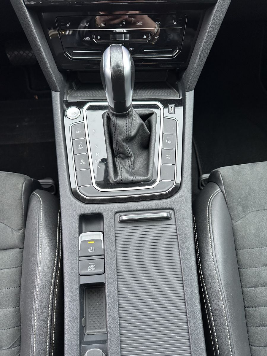 Fahrzeugabbildung Volkswagen Passat GTE R-Line NAV+IQ-LIGHT+PANO+AHK+DCC+18ZO