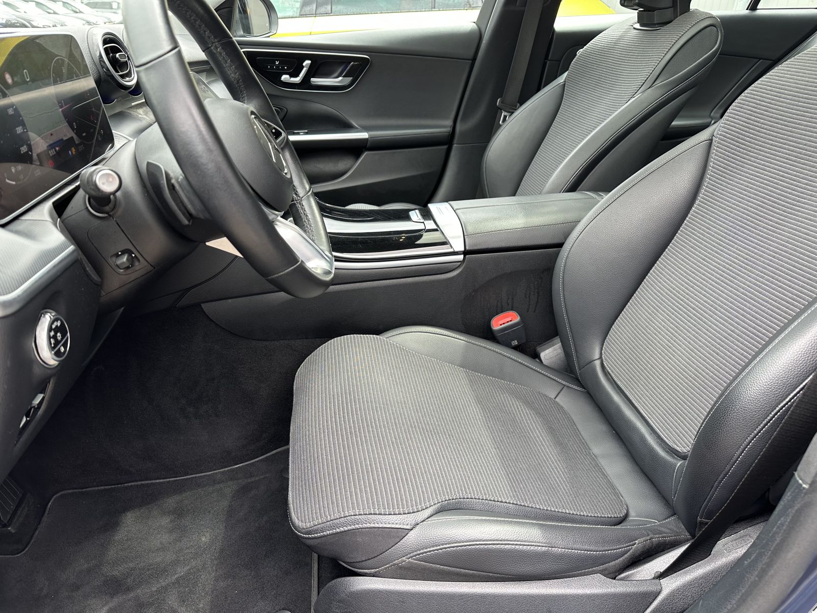 Fahrzeugabbildung Mercedes-Benz C 220d T 4Matic Avantgarde NAV+LED+ACC+PANORAMA