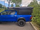 Toyota Hilux Invincible 2,8 Camper - blaue Toyota Hilux