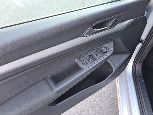 Fahrzeugabbildung Volkswagen Golf VIII TSI LED Navi AID ACC RFK SH LM