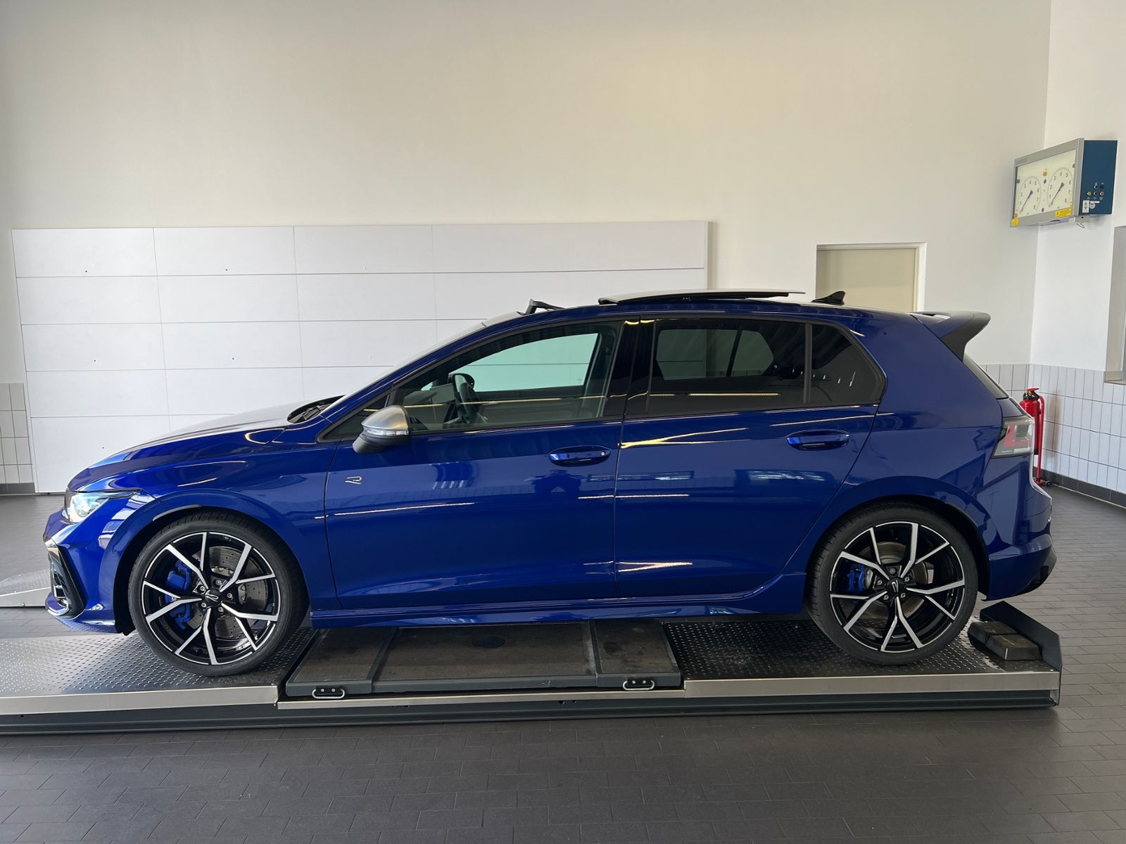 Fahrzeugabbildung Volkswagen Golf R 2.0 TSI DSG 4MOTION *R-Performance,Pano,H