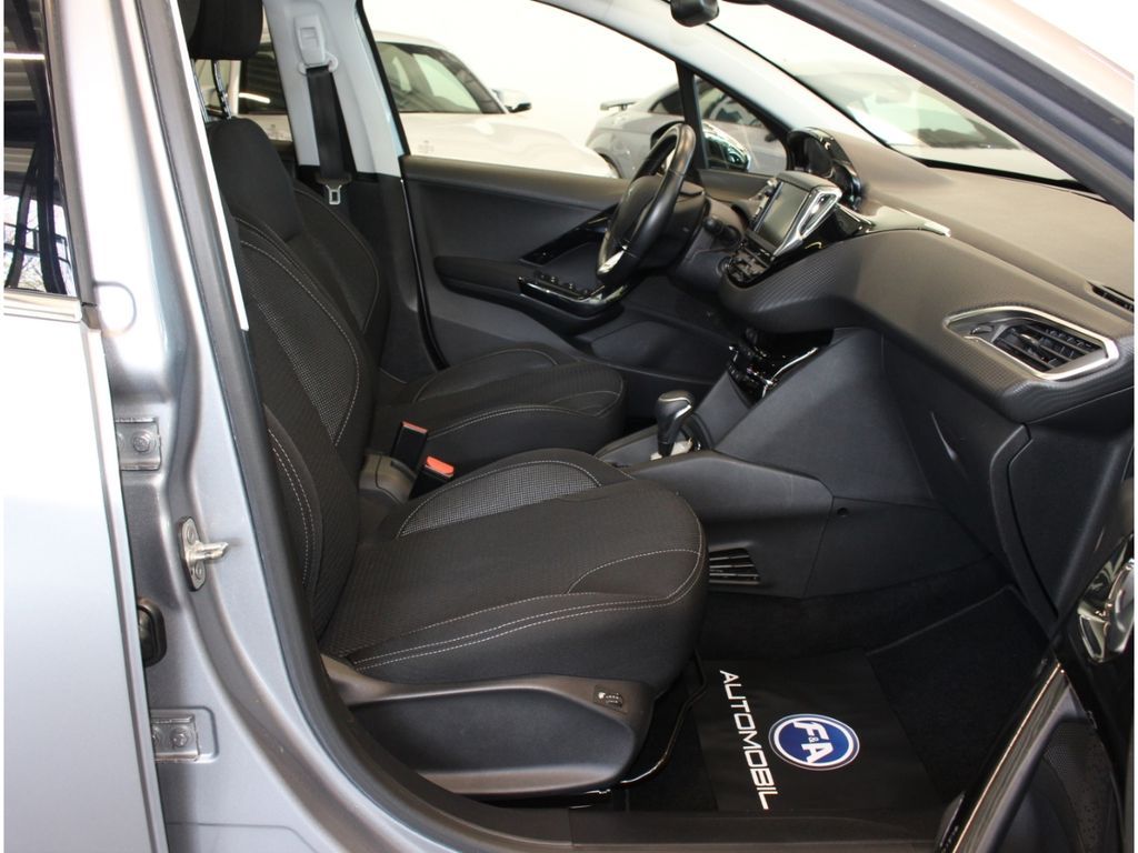 Fahrzeugabbildung Peugeot 208 Allure1.2 PureTech *Pano*Kamera*Keyless*Navi