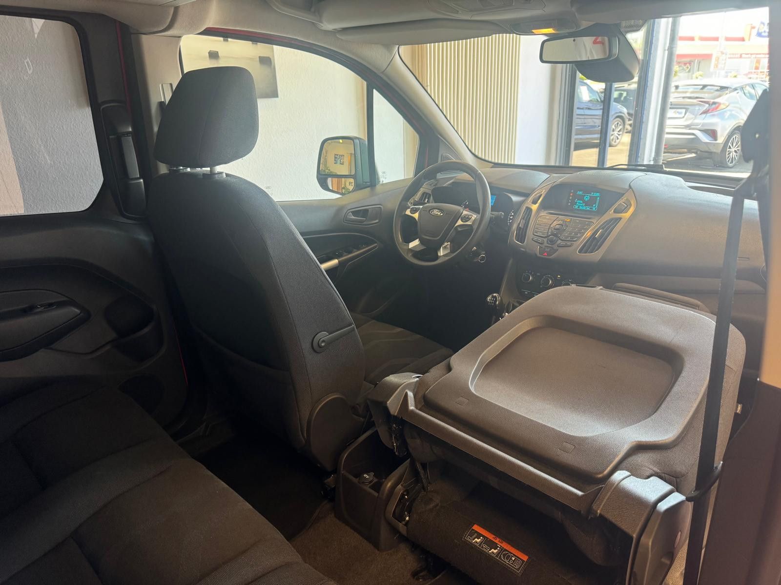 Fahrzeugabbildung Ford Tourneo Connect / KLIMA / PDC / WINTERPAKET