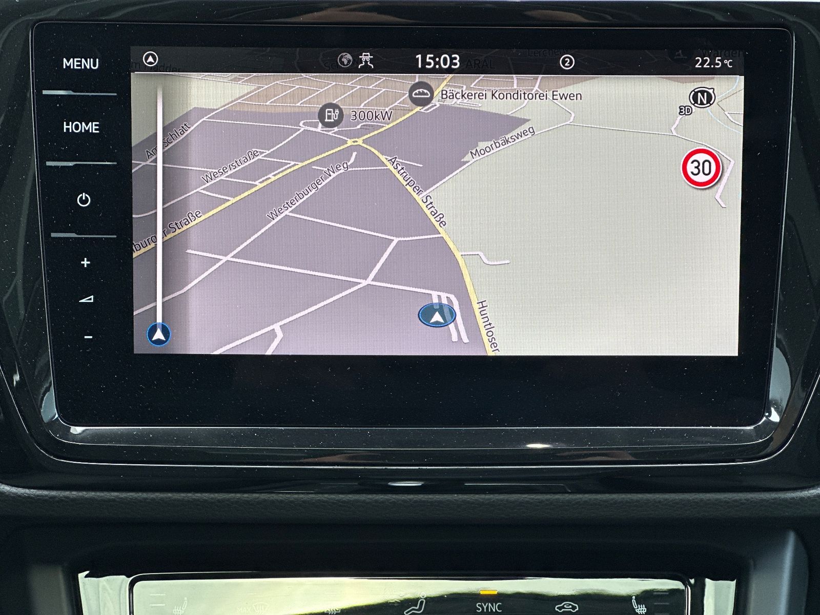 Fahrzeugabbildung Volkswagen Touran 7-Sitzer NAV+LED+ACC+KAMERA+PANO+STANDHZG