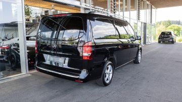 Mercedes V 220 - 3