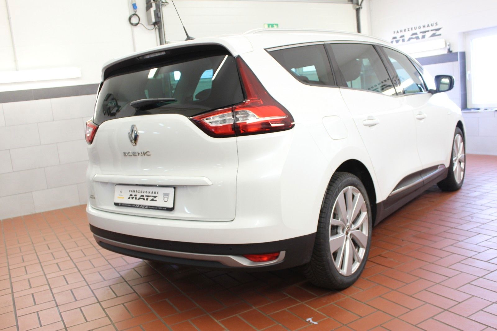 Fahrzeugabbildung Renault Grand Scenic TCe140 Limited Deluxe EDC 7-Sitzer