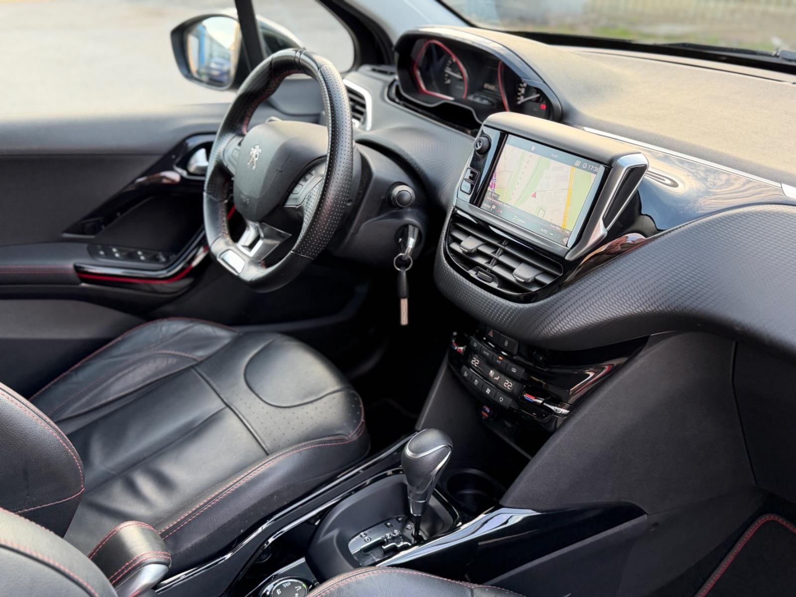 Peugeot 2008 Allure GT-Line Aut. *LEDER*KAMERA*NAVI*LED*
