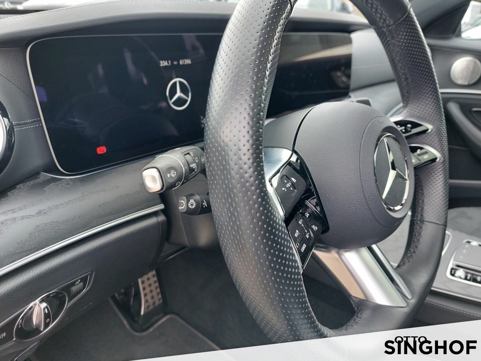 Fahrzeugabbildung Mercedes-Benz E 220 d T 4matic AMG Pano+AHK+Airmatic+dynam.LED